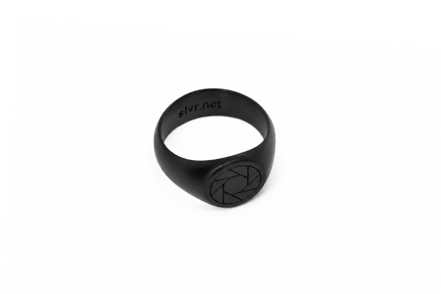 Silver Noct Aperture F11 all-black stainless steel signet ring for photographers, camera aperture engraving