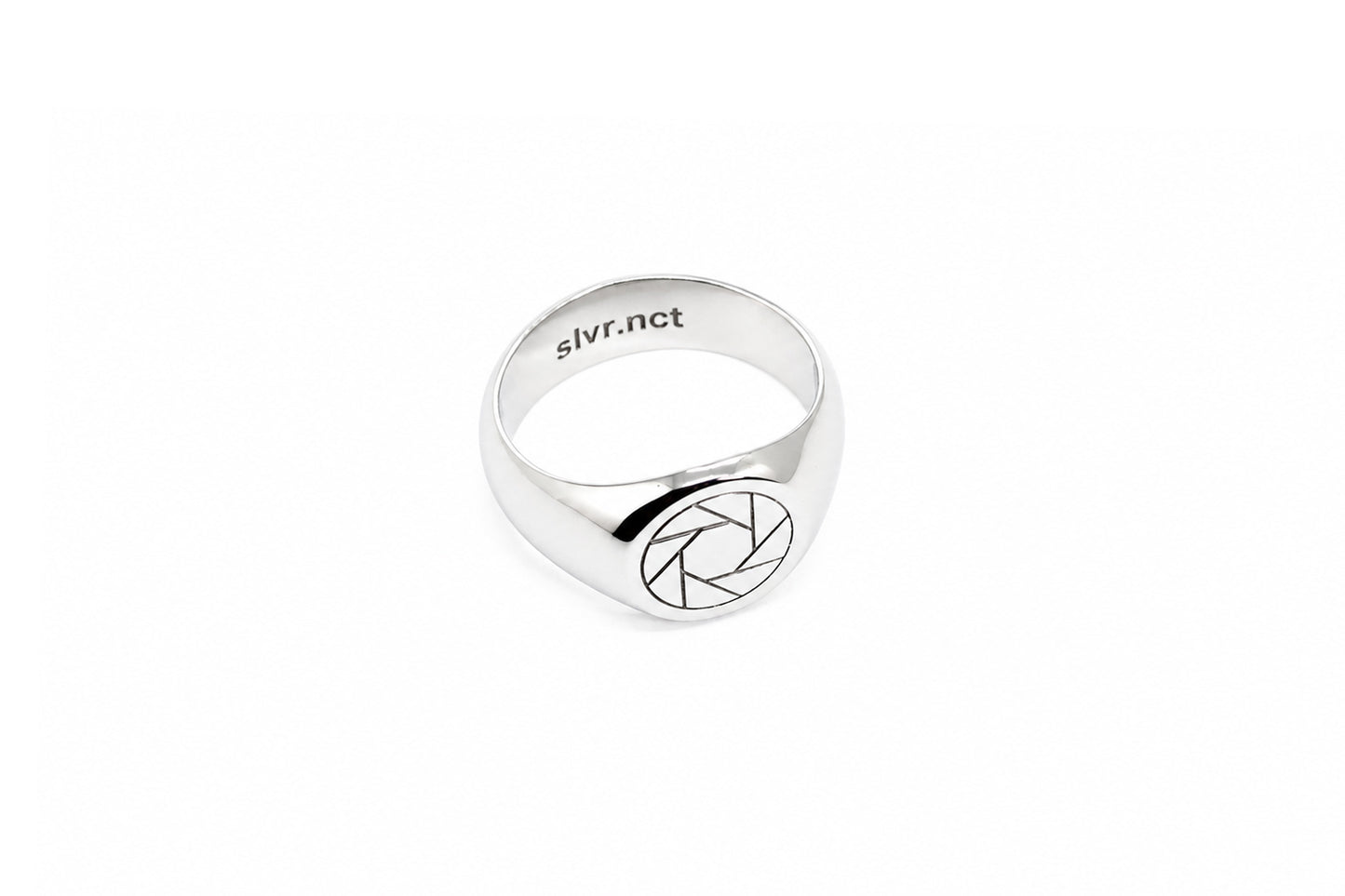 Silver Noct Aperture F11 polished stainless steel signet ring for photographers, camera aperture engraving