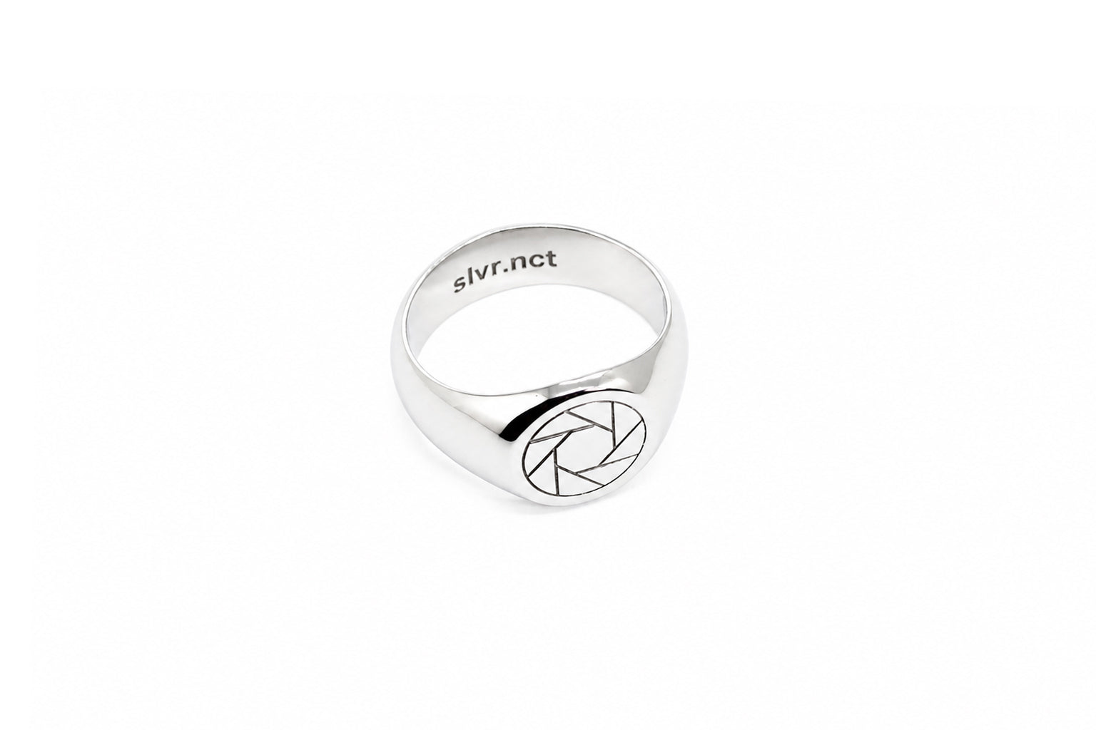 Silver Noct Aperture F11 polished stainless steel signet ring for photographers, camera aperture engraving