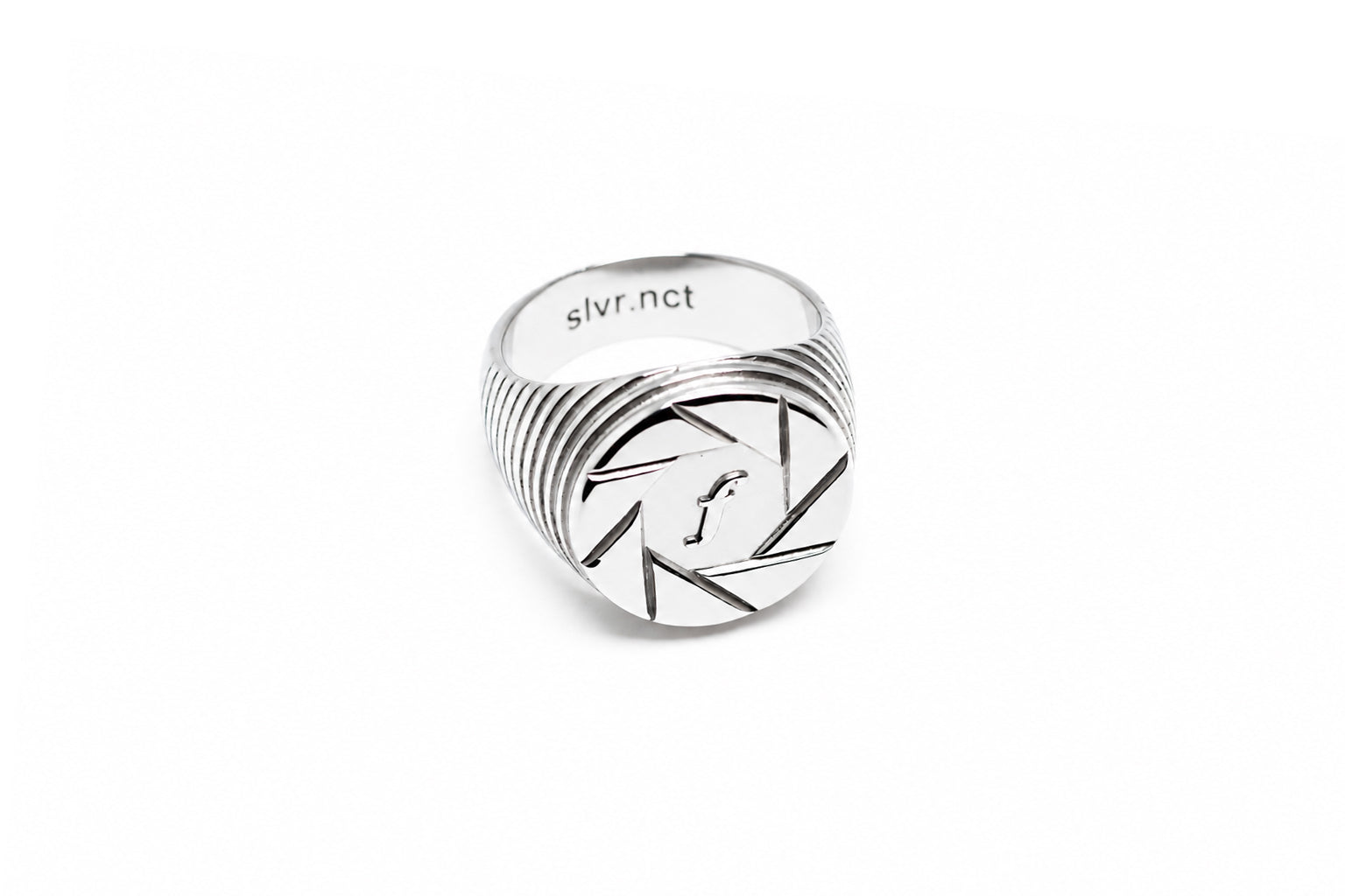 Silver Noct Aperture F8 polished stainless steel signet ring for photographers, camera aperture engraving