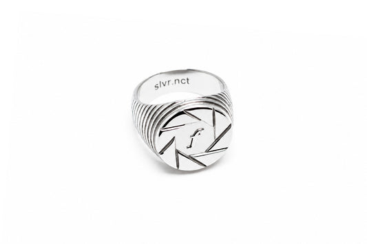 Silver Noct Aperture F8 polished stainless steel signet ring for photographers, camera aperture engraving